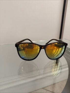 Tortoiseshell Frame Sunglasses with Gold Mirrored Lenses